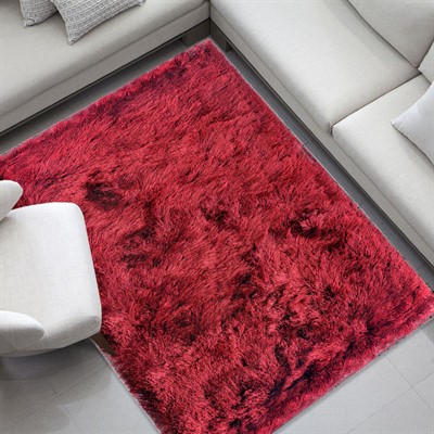 Tapete Shaggy Melody Carmin, da Global Decor, de poliéster, 1,40 x 2 m. <a href="https://www.naturaletapetes.com.br/tapete-shaggy-melody-carmin-2-00-x-1-40-m" target="_blank" rel="noopener">Naturale</a>, R$ 795 Tapete Shaggy Melody Carmin, da Global Decor, de poliéster, 1,40 x 2 m. <a href="https://www.naturaletapetes.com.br/tapete-shaggy-melody-carmin-2-00-x-1-40-m" target="_blank" rel="noopener">Naturale</a>, R$ 795
