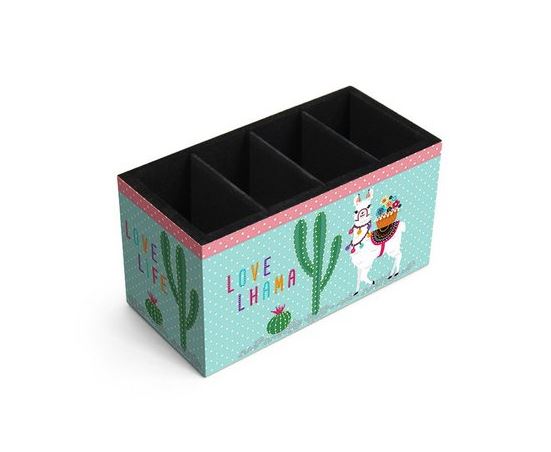 O porta treco decorado Lhama custa R$ 47,90 na <a href="https://www.mimeria.com.br/porta-treco-decorado-lhama">Mimeria</a>.