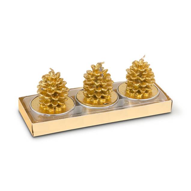 Cada pinha pintada de dourado mede 7 cm. <a href="https://www.ceciliadale.com.br/vela-pinha-em-parafina-7cm-3-pecas-43445.aspx/p" target="_blank" rel="noopener">Cecília Dale</a>, R$ 54 o trio Cada pinha pintada de dourado mede 7 cm. <a href="https://www.ceciliadale.com.br/vela-pinha-em-parafina-7cm-3-pecas-43445.aspx/p" target="_blank" rel="noopener">Cecília Dale</a>, R$ 54 o trio