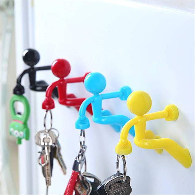Porta-chave magnético Buddy, de plástico, 8 x 7,5 cm. <a href="https://www.osegredodovitorio.com.br/porta-chaves-magnetico-buddy" target="_blank" rel="noopener">O Segredo do Vitório</a>, R$ 24,90 cada Porta-chave magnético Buddy, de plástico, 8 x 7,5 cm. <a href="https://www.osegredodovitorio.com.br/porta-chaves-magnetico-buddy" target="_blank" rel="noopener">O Segredo do Vitório</a>, R$ 24,90 cada
