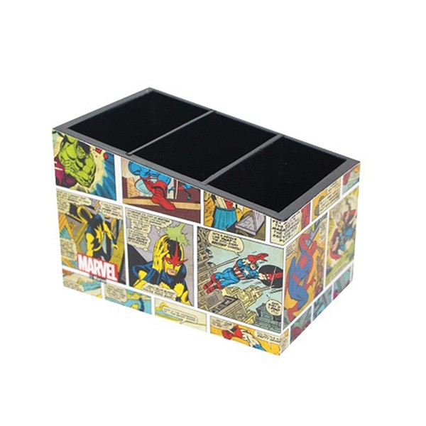 Porta Treco HQ Marvel. <a href="https://www.casageek.com.br/br/porta-treco-geek-nerd/1829-porta-treco-marvel-colors-geek-nerd.html">Casa Geek</a>, R$ 43,90