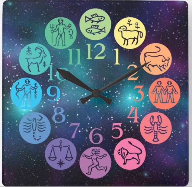 Relógio quadrado O Horóscopo, de 27,3 x 27,3 cm. <a href="https://www.zazzle.com.br/relogio_quadrado_o_horoscopo_colorido_da_roda_do_zodiaco_assina-256103067882745145" target="_blank" rel="noopener">Zazzle</a>, R$ 136 Relógio quadrado O Horóscopo, de 27,3 x 27,3 cm. <a href="https://www.zazzle.com.br/relogio_quadrado_o_horoscopo_colorido_da_roda_do_zodiaco_assina-256103067882745145" target="_blank" rel="noopener">Zazzle</a>, R$ 136