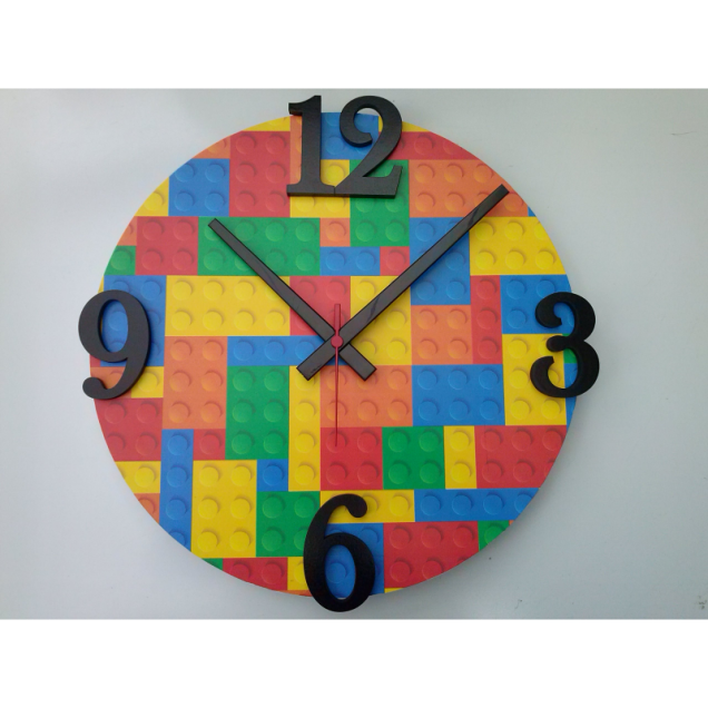 Relógio de parede Lego Collors, com 44 cm de diâmetro. <a href="https://www.lojaopenstage.com.br/rel-parede-lego-collors.html" target="_blank" rel="noopener">Open Stage</a>, R$ 99 Relógio de parede Lego Collors, com 44 cm de diâmetro. <a href="https://www.lojaopenstage.com.br/rel-parede-lego-collors.html" target="_blank" rel="noopener">Open Stage</a>, R$ 99