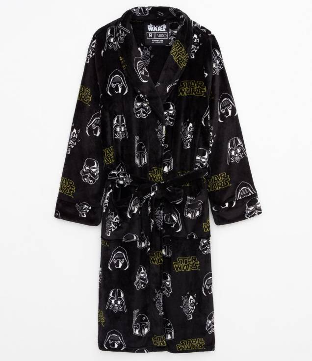 Roupão Star Wars, de poliéster, vários tamanhos. <a href="https://www.lojasrenner.com.br/p/roupao-em-fleece-star-wars/-/A-547493574-br.lr?sku=547493611" target="_blank" rel="noopener">Renner</a>, R$ 139,90 Roupão Star Wars, de poliéster, vários tamanhos. <a href="https://www.lojasrenner.com.br/p/roupao-em-fleece-star-wars/-/A-547493574-br.lr?sku=547493611" target="_blank" rel="noopener">Renner</a>, R$ 139,90