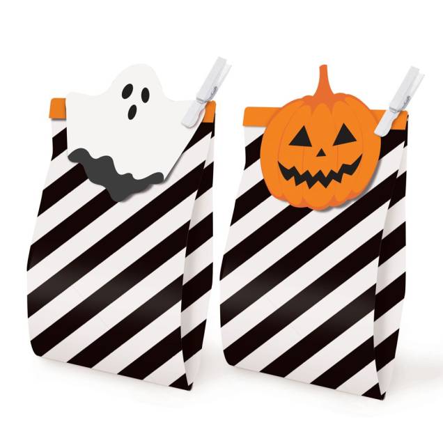 Sacolinha com prendedor de papel cartão. <a href="https://www.submarino.com.br/produto/27205619?pfm_carac=halloween&pfm_index=0&pfm_page=search&pfm_pos=grid&pfm_type=search_page%20" target="_blank" rel="noopener">Submarino</a>, R$ 22,65 com 10 unidades Sacolinha com prendedor de papel cartão. <a href="https://www.submarino.com.br/produto/27205619?pfm_carac=halloween&pfm_index=0&pfm_page=search&pfm_pos=grid&pfm_type=search_page%20" target="_blank" rel="noopener">Submarino</a>, R$ 22,65 com 10 unidades