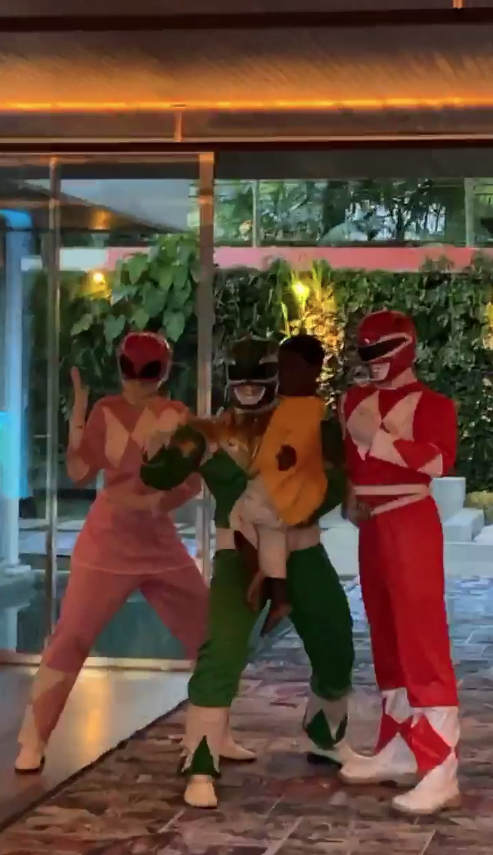 Power Rangers com o pequeno Bless