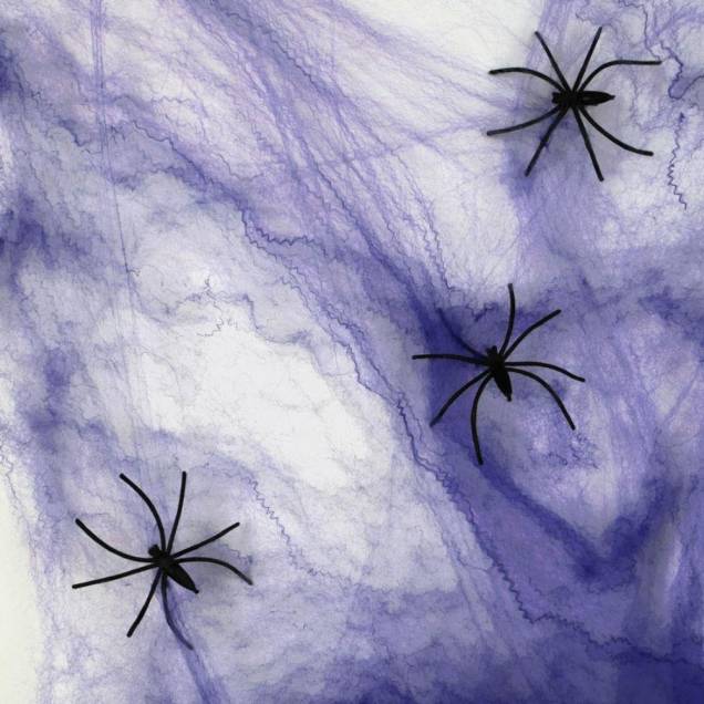 Teia de aranha de algodão (1 metro). <a href="https://www.magazineluiza.com.br/teia-de-aranha-roxa-halloween-nyr-festabox/p/5343360/am/fsta/" target="_blank" rel="noopener">Magazine Luiza</a>, R$ 5,90 Teia de aranha de algodão (1 metro). <a href="https://www.magazineluiza.com.br/teia-de-aranha-roxa-halloween-nyr-festabox/p/5343360/am/fsta/" target="_blank" rel="noopener">Magazine Luiza</a>, R$ 5,90