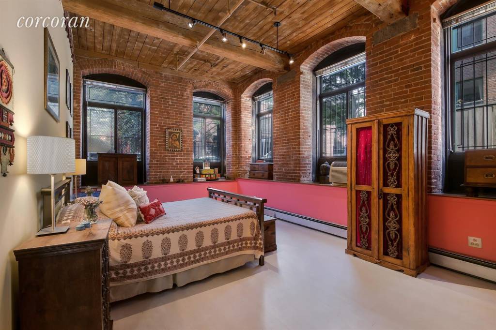 Antiga fábrica de relógios se transforma em apê industrial no Brooklyn 041-1