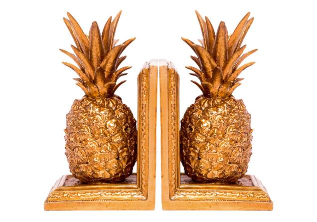 Aparadores de livros de metal, <strong>Casa Água de Coco</strong>, R$ 359, o par Aparadores de livros de metal, <strong>Casa Água de Coco</strong>, R$ 359, o par