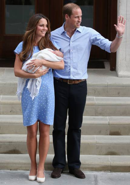 <strong>11 de maio de 2012</strong> – Como parte das comemorações das Olimpíadas de Londres, Kate marcou presença em um concerto no Royal Albert Hall. O vestido eleito para a ocasião, assinado por <strong>Jenny Packham</strong>, compõe um dos visuais mais icônicos da Duquesa.