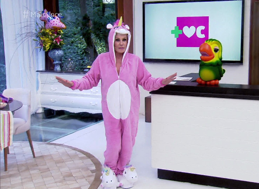 Ana Maria Braga apresenta “Mais Você” vestida de unicórnio