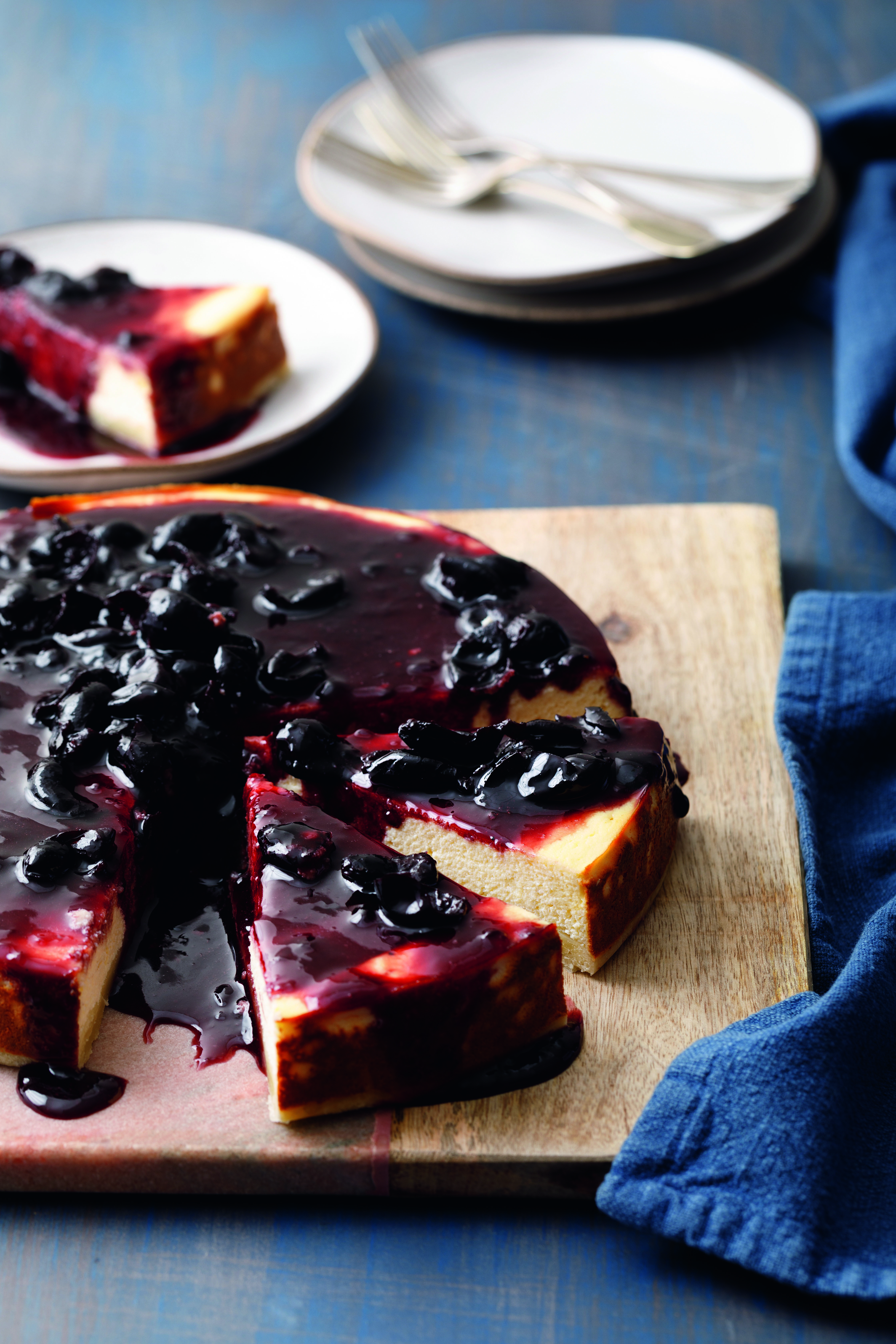 tábua, Store House Decor; pratos, Quintal das Artes; caminho de mesa, Camicado; fundo, Tuca Ahlin