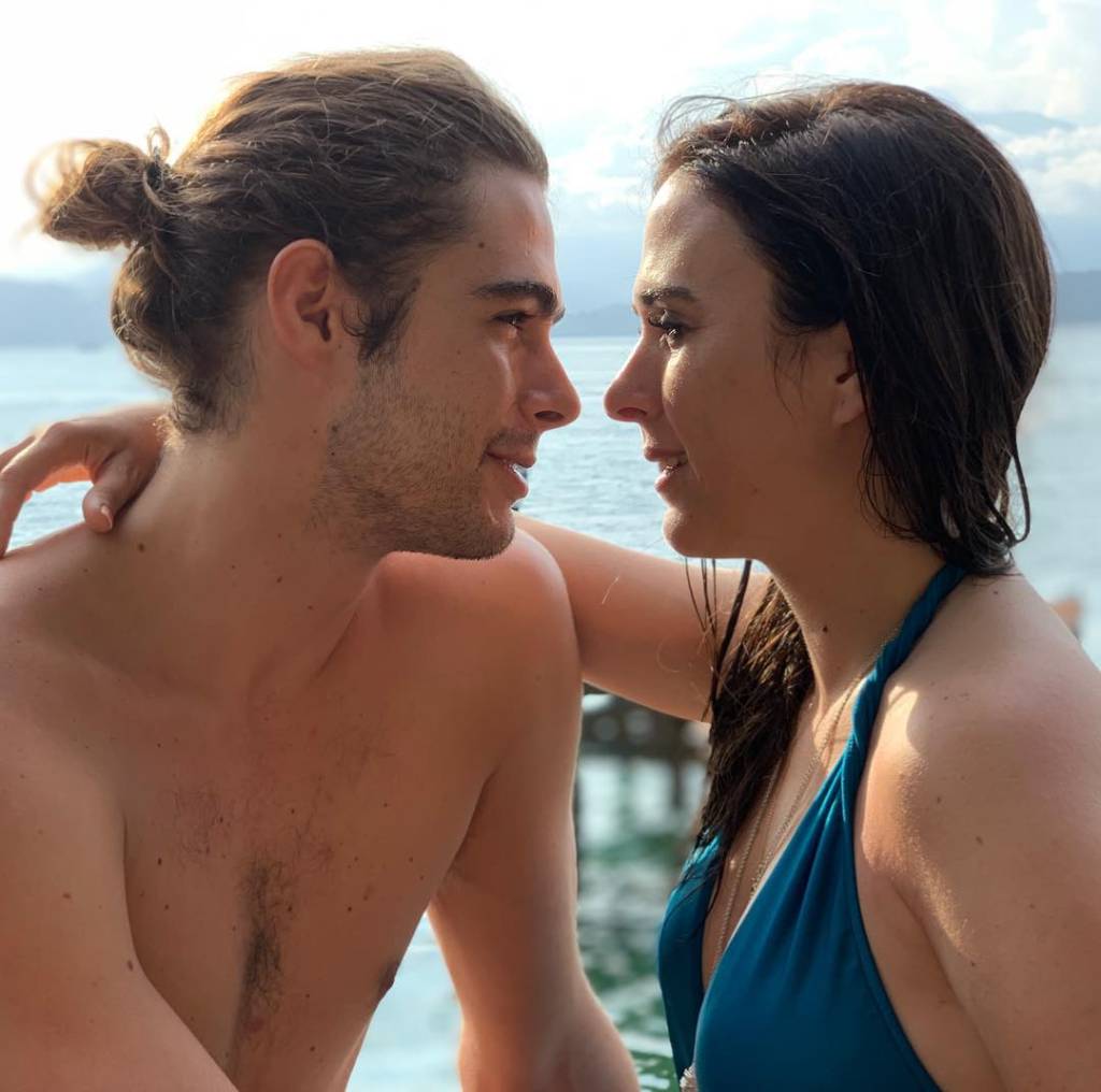 Tata Werneck divulga primeira foto do casamento secreto com Rafa Vitti