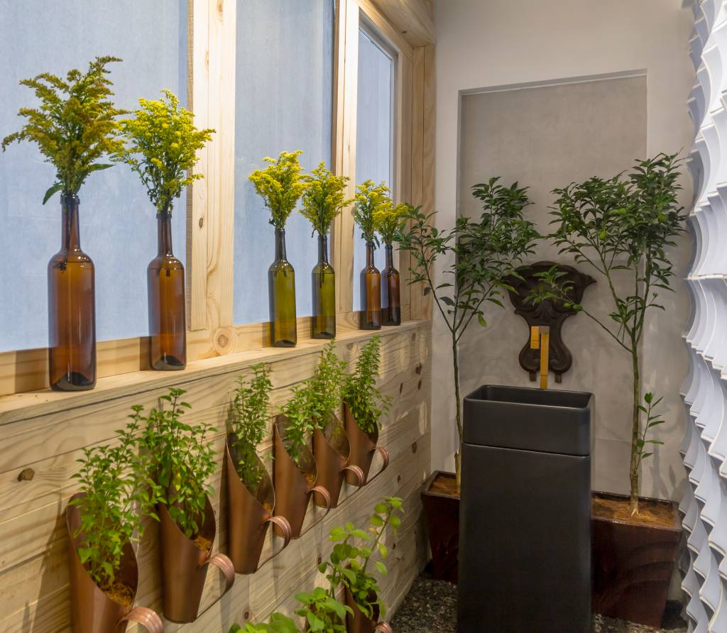 Jardim vertical Dauanne Arruda e Sarah Cavalcanti para a Casa Cor Paraíba 6.-casa-cor-pb.-cozinha-fit-8-lyssandro-silveira