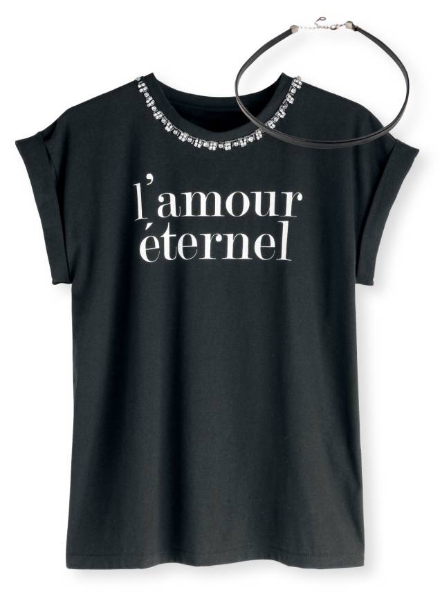 Camiseta de algodão, J. Chermann, R$ 238, tel. (11) 3073 1556. Choker de couro, Baloné, R$ 49, tel. (11) 4208 6200. Camiseta de algodão, J. Chermann, R$ 238, tel. (11) 3073 1556. Choker de couro, Baloné, R$ 49, tel. (11) 4208 6200.