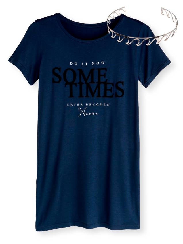 Camiseta de algodão, Renner, R$ 60, tel. (11) 2165 2800. Choker de metal, Juliana Jabour, R$ 420, tel. (11) 3837 9778. Camiseta de algodão, Renner, R$ 60, tel. (11) 2165 2800. Choker de metal, Juliana Jabour, R$ 420, tel. (11) 3837 9778.