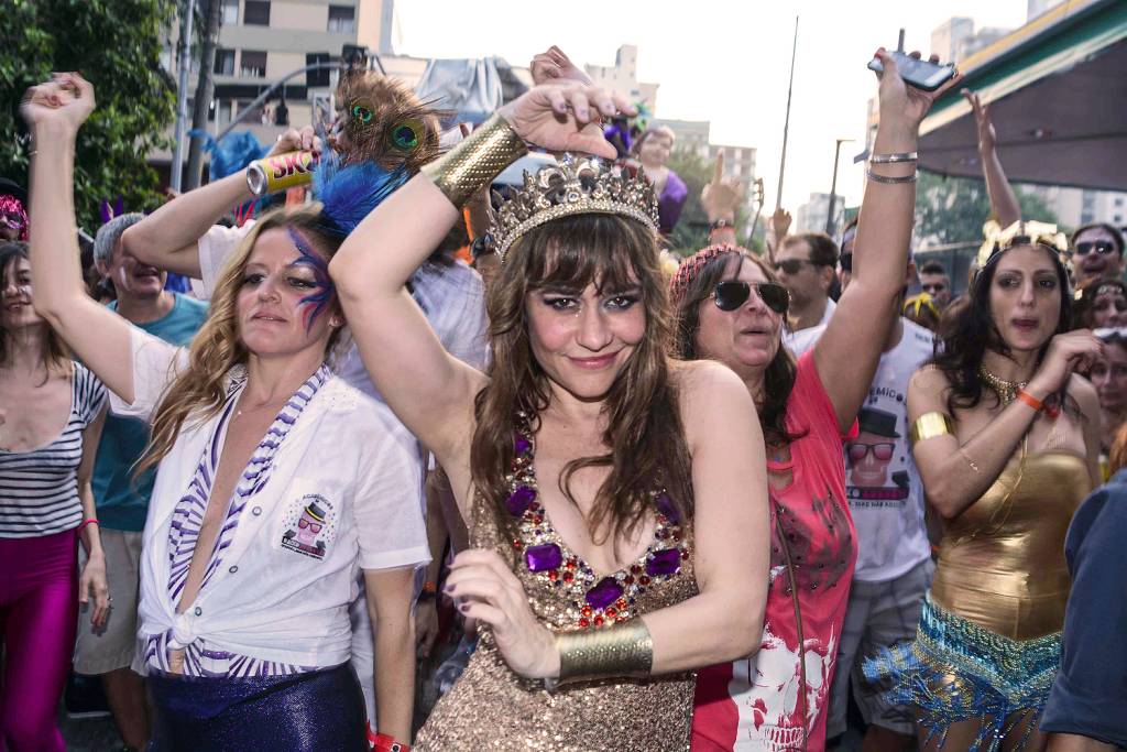 Leo Franco / AgNews Alessandra Negrini, rainha do bloco Baixo Augusta