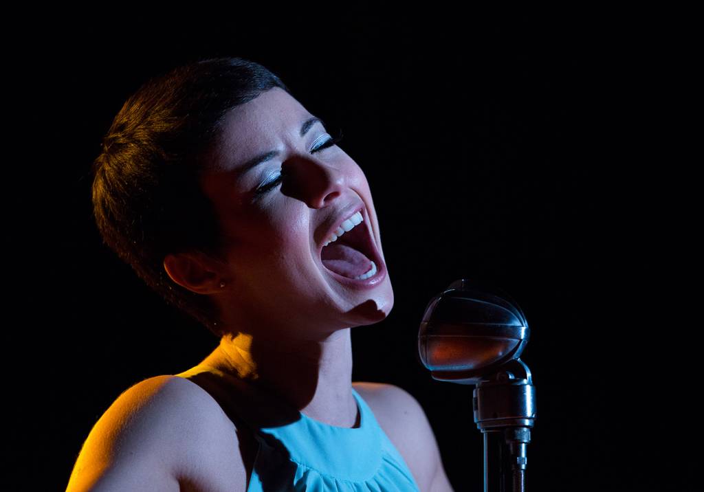 Andréia Horta está absolutamente incrível no trailer do filme “Elis”