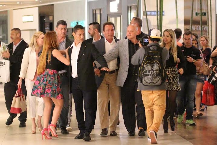 Arnold Schwarzenegger causa tumulto no Rio!