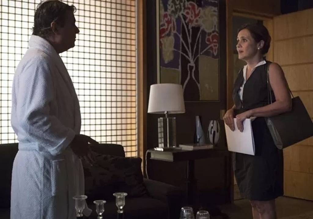 Babilônia: Inês vai para cama com Evandro