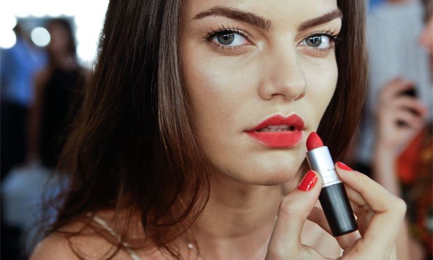 Batons vermelhos e dicas infalíveis para não errar na aplicação