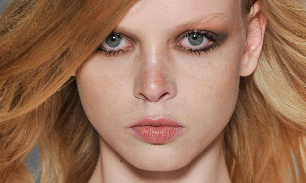 Da passarela para a vida real: maquiagens e cabelos da SPFW verão 2015 possíveis de usar