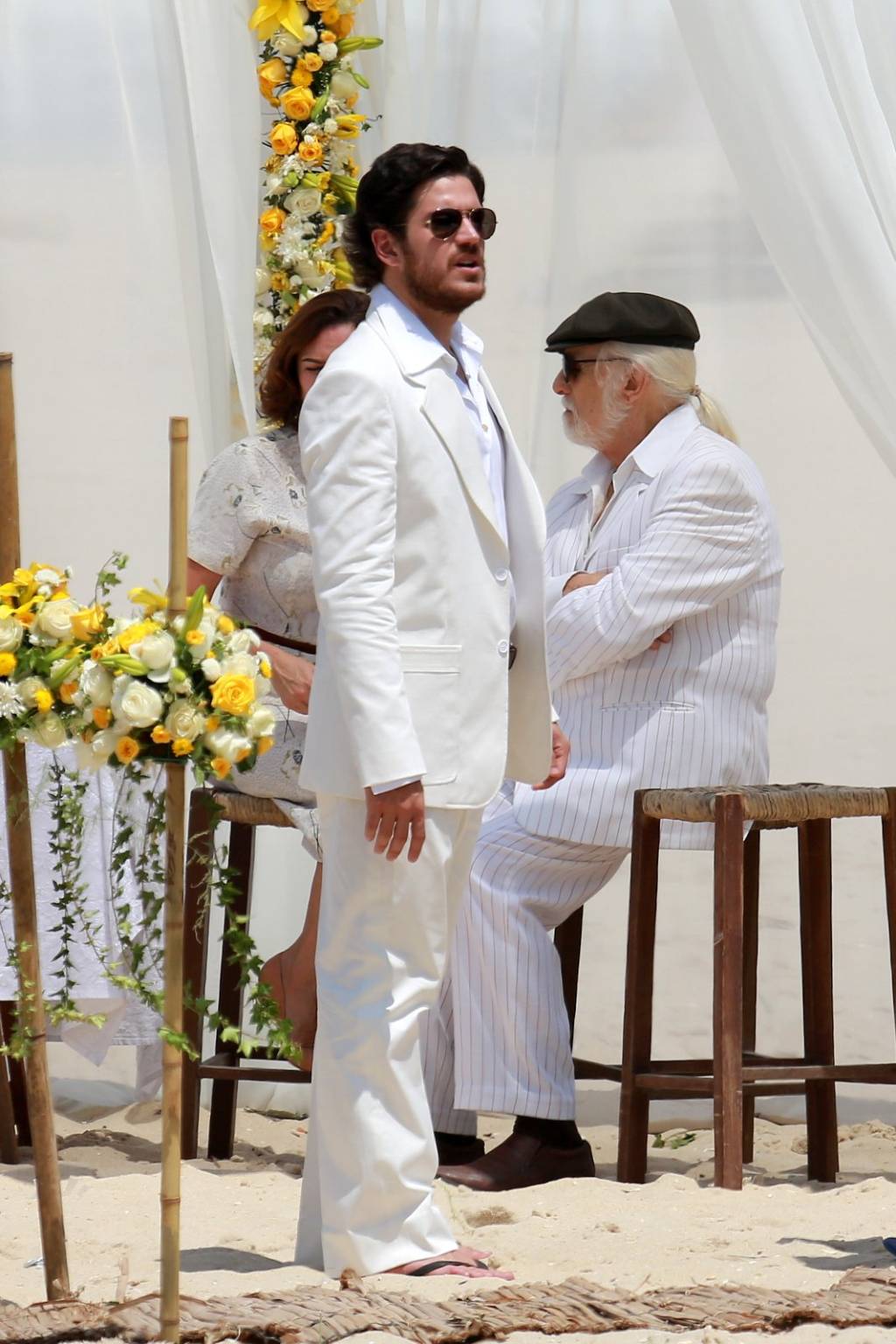 Elenco de ‘Boogie Oogie’ grava últimas cenas em praia do Rio