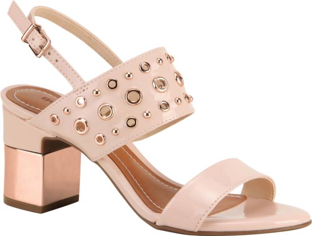 4. Pink Millennial: definitivamente, é a cor da vez - e invadiu até o mundo dos sapatos. Mezzo candy, mezzo pastel, fica sofisticada quando combinada a peças de cor cinza mescla ou azul. Bottero, R$ 182, bottero.net. 4. Pink Millennial: definitivamente, é a cor da vez - e invadiu até o mundo dos sapatos. Mezzo candy, mezzo pastel, fica sofisticada quando combinada a peças de cor cinza mescla ou azul. Bottero, R$ 182, bottero.net.
