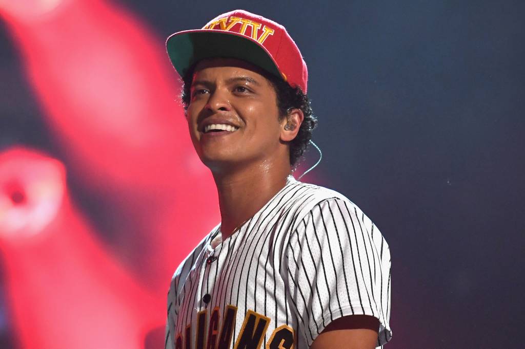 Por que Bruno Mars foi processado ao publicar foto da infância