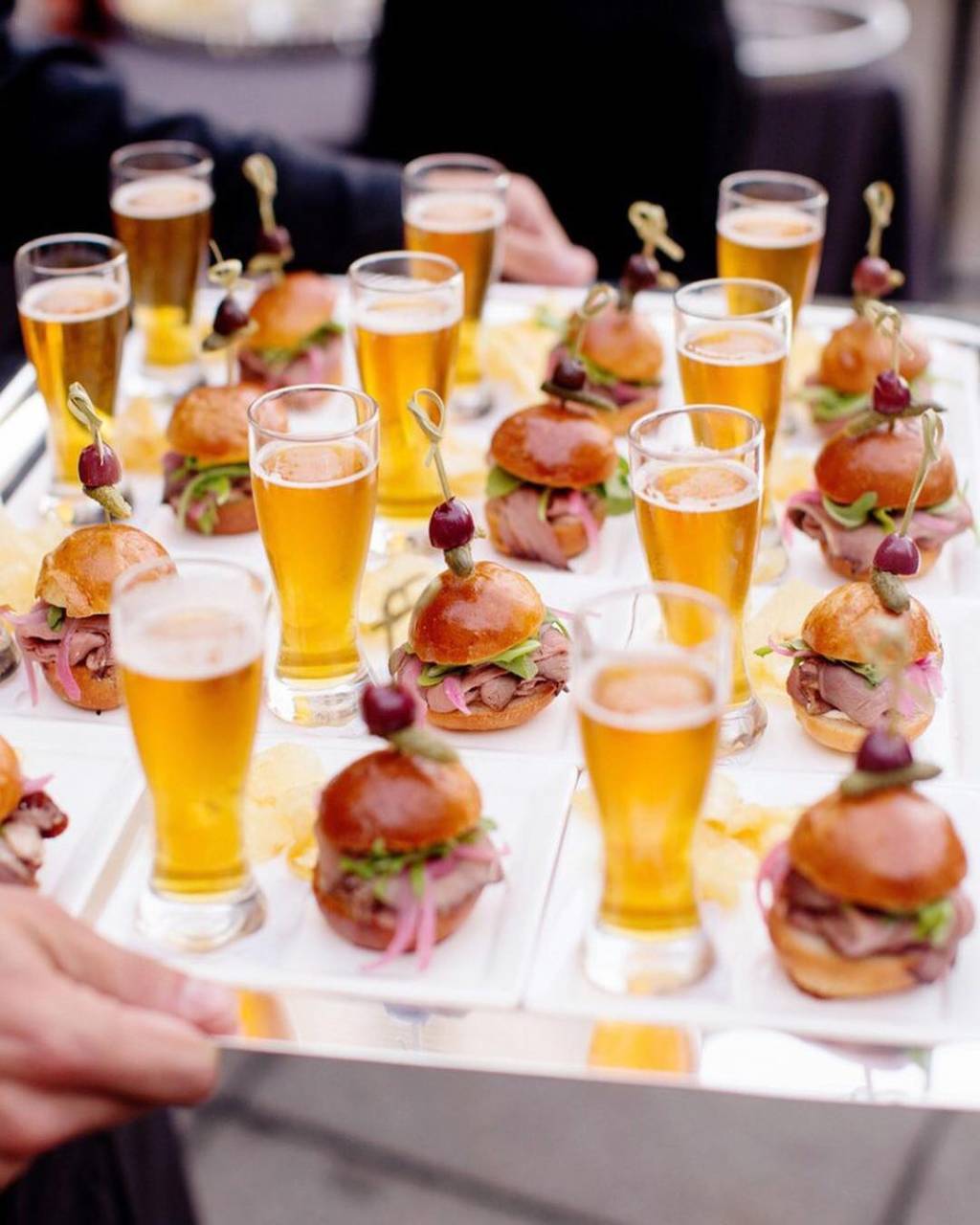 Boas ideias para o lanchinho da madrugada no casamento burguer-2