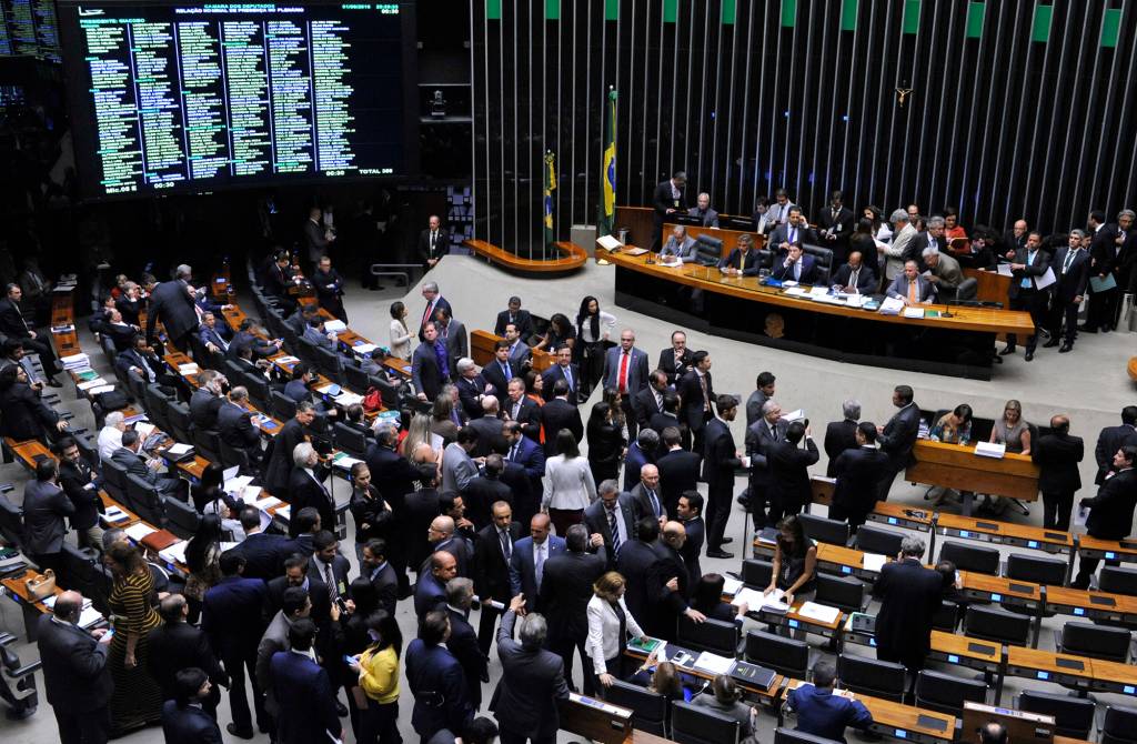 Número de deputadas federais e estaduais aumenta, mas ainda é bem baixo