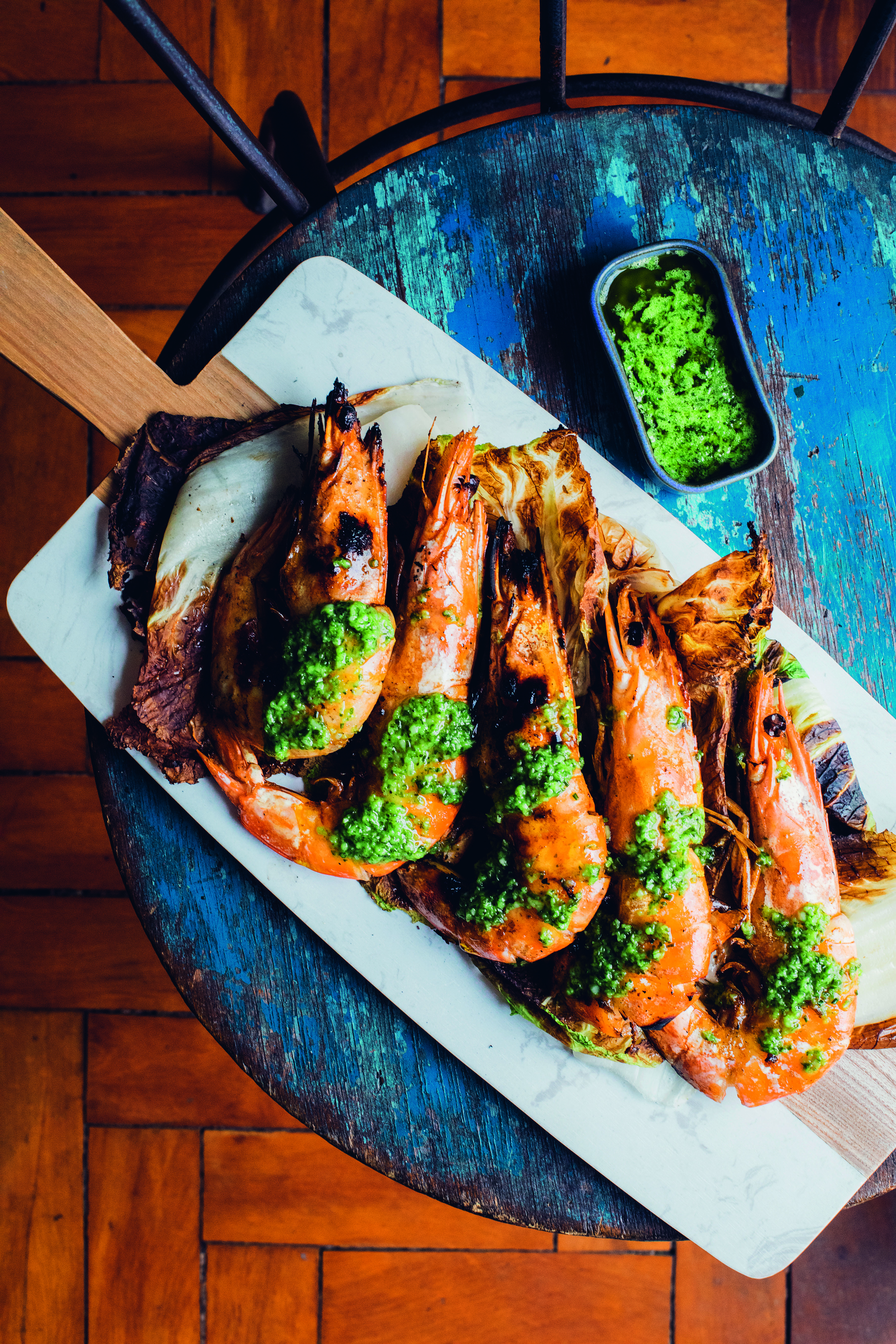 tábua, Utilplast; bowl, Atelier Muriqui de Cerâmic