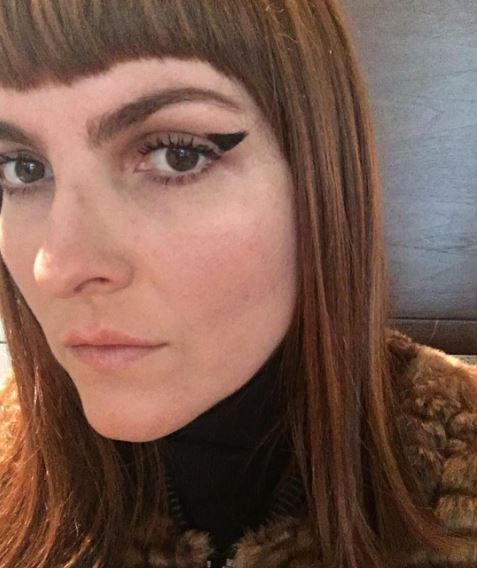 Cris Biato diz como transforma o make do dia em suas viagens