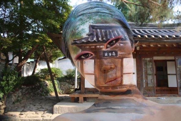 Maquiadora cria efeitos de ilusão de óptica de cair o queixo