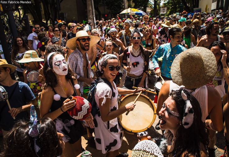 carnaval-de-rua-bh-mama-na-vaca-fabricio-mendes