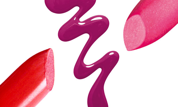 Dupla dinâmica: saiba como combinar batom e esmalte