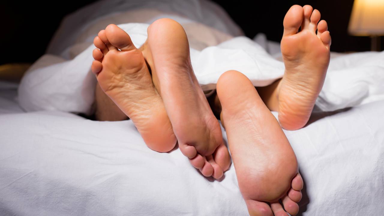 casal na cama