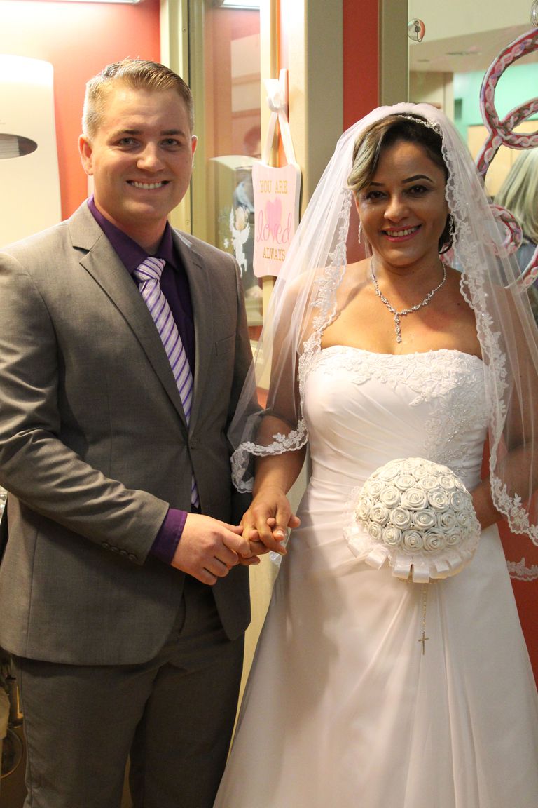 Homem e mulher se casam na UTI junto da filha que nasceu prematura casal-se-casa-em-uti-para-ficar-ao-lado-da-filha-prematura-juntos