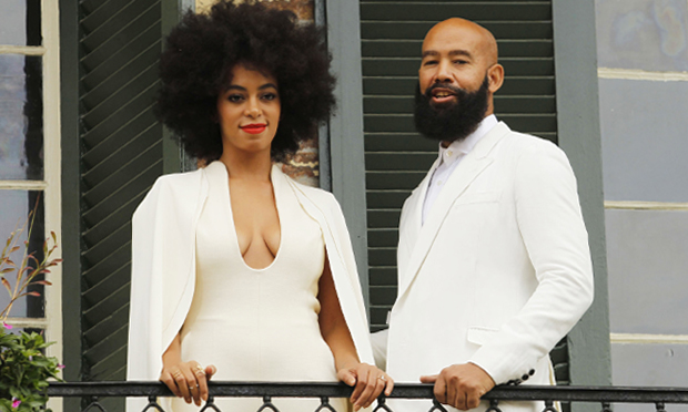 Com a presença de Beyoncé e Jay-Z, Solange Knowles se casa com diretor