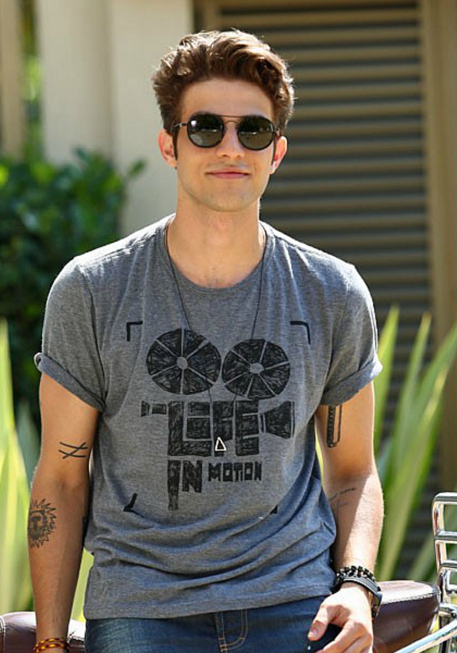 Chay Suede grava as primeiras cenas de Babilônia