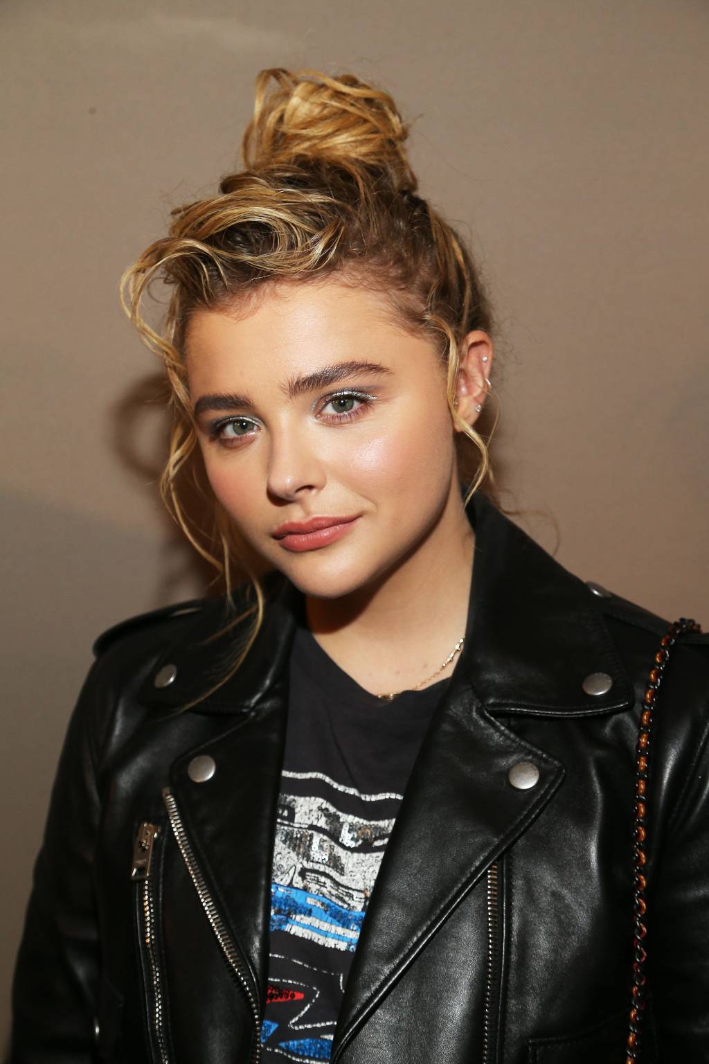 Natural: a atriz Chloë Grace Moretz usa azeite para lavar o rosto