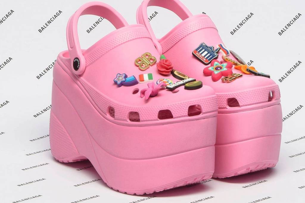 Os Crocs da Balenciaga custam os olhos da cara e estão esgotados