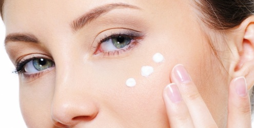 Cuidados com a região dos olhos Cuidados com a região dos olhos