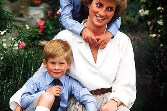 Pr&iacute;ncipe Willian e Princesa Diana