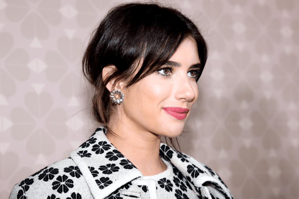 Emma Roberts pintou o cabelo no tom de loiro mel mais lindo que já vi