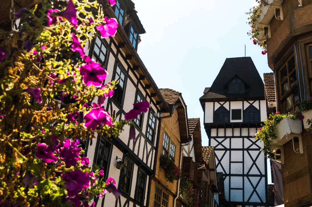10 destinos brasileiros de montanha para casamento Beautiful city of Campos do Jordão in São Paulo, Brazil