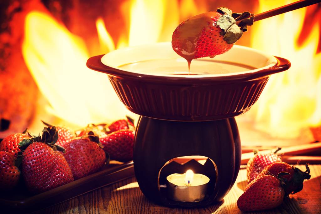 Fondue de chocolate: 8 receitas fáceis, rápidas e baratas