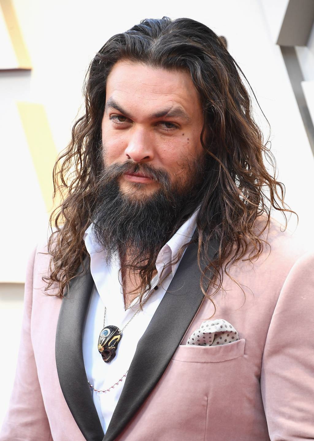 Uau! Nova série de Jason Momoa é bem grandiosa e o trailer impressiona