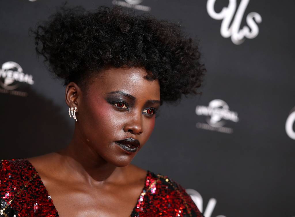 Lupita Nyong’o quer nos assustar com tanta fabulosidade no tapete vermelho