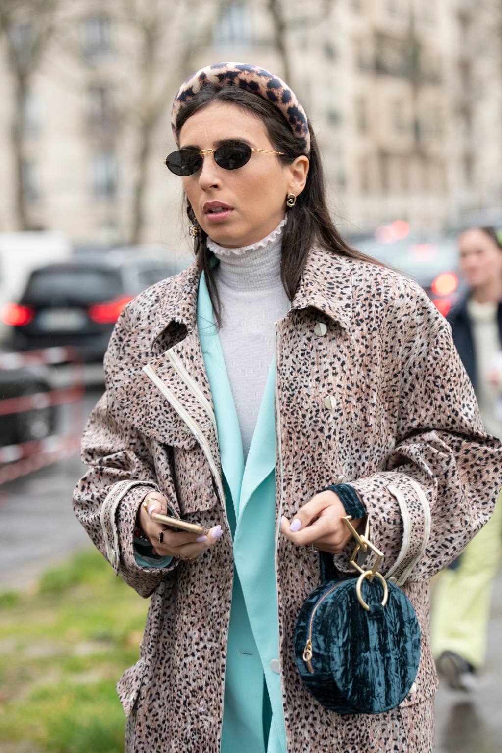 tiaras-inverno-2019-street-style Street Style – Paris Fashion Week Womenswear Fall/Winter 2019/2020 : Day Five